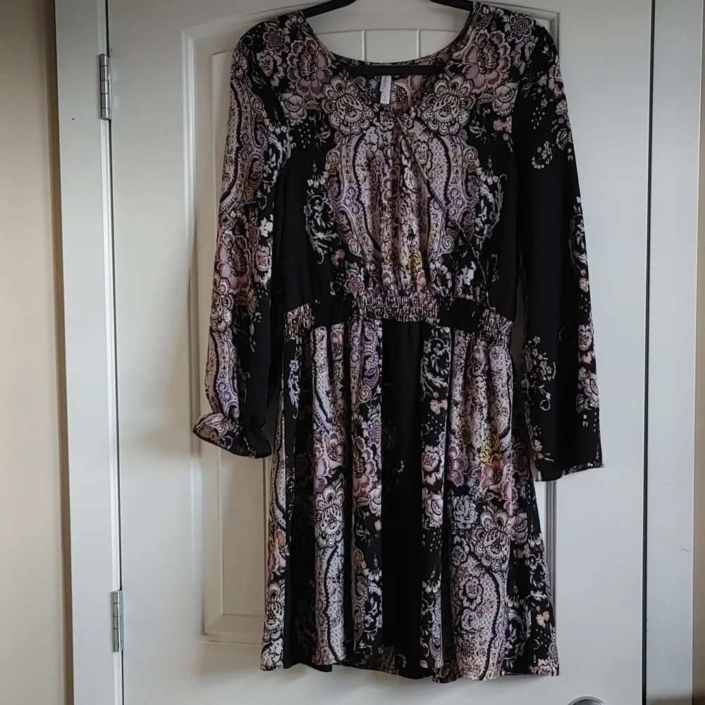 Exhilaration Stunning black and flower pattern dress long sleeve elastic Dress - Picture 3 of 12